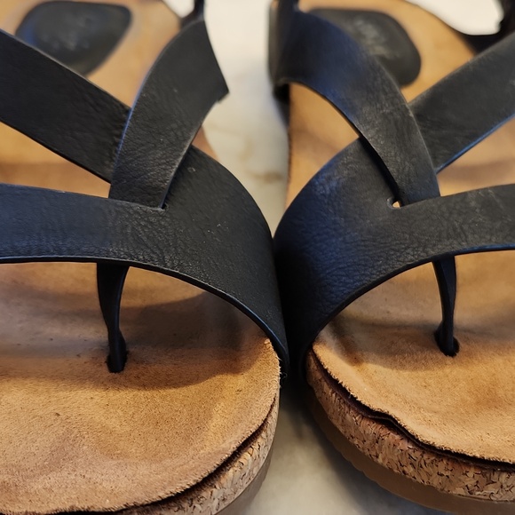 Euro Soft Gianetta Black Sandal, size 8, Thong with Velcro Strap, Vegan - Picture 5 of 5